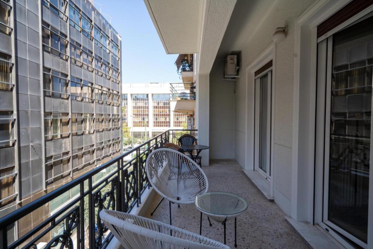 Vibrant Urban Getaway: Charming 2-Bedroom Near Bars, Parks, And Metro เอเธนส์ ภายนอก รูปภาพ